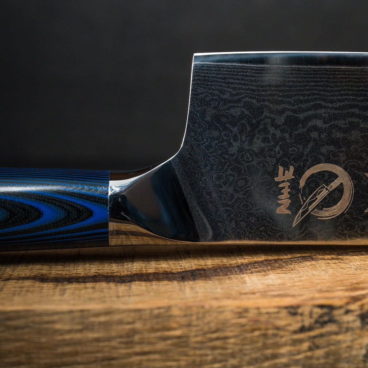 Hakku Aoi hackkniv