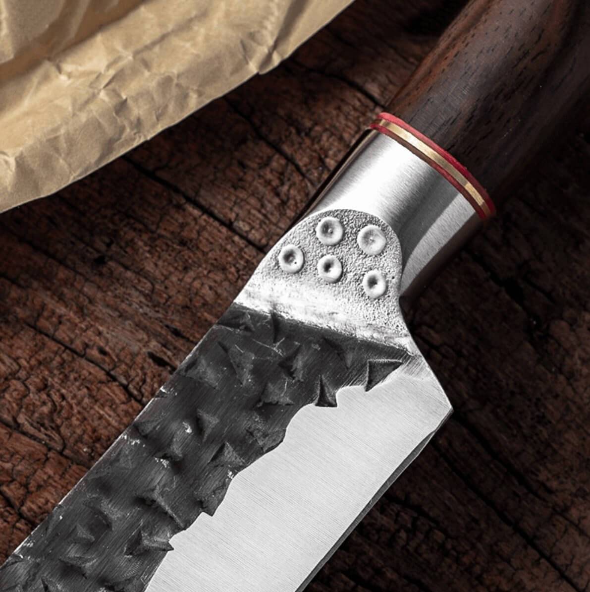 Rustikt kockkniv böjd